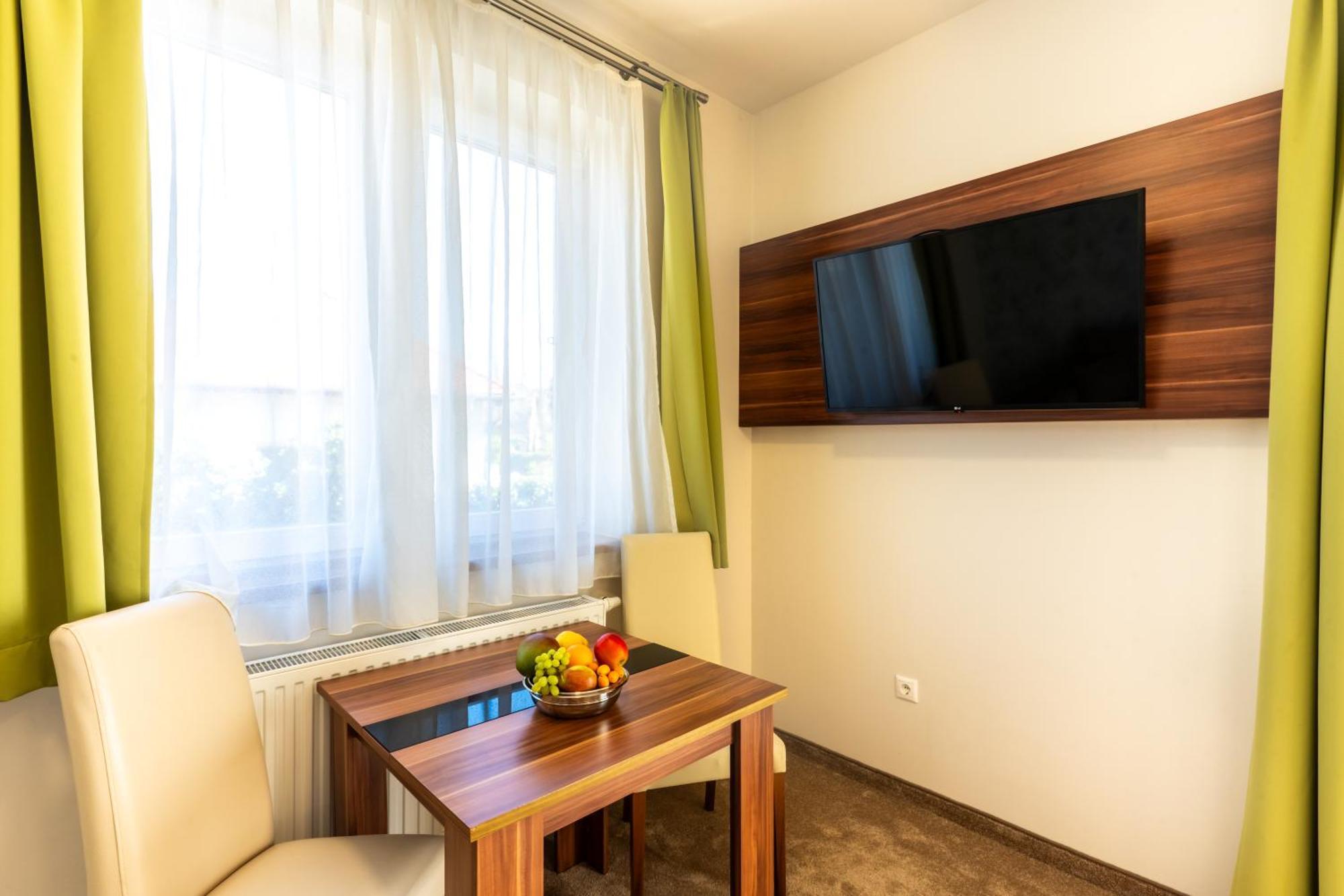 B&B Lajta Park โมชนมายารูวาร์ ภายนอก รูปภาพ